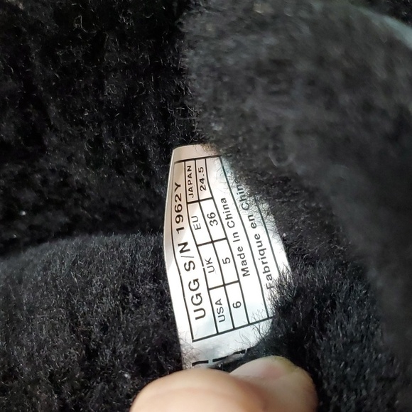 Ugg Australia Women 1962Y Tall Bailey Button Triplet Sheepskin shoes boots sz 6 - Picture 13 of 15